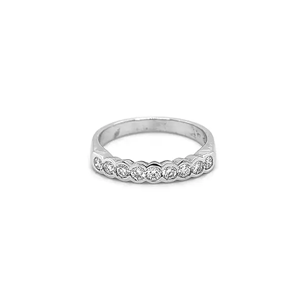 Goldring mit Diamanten