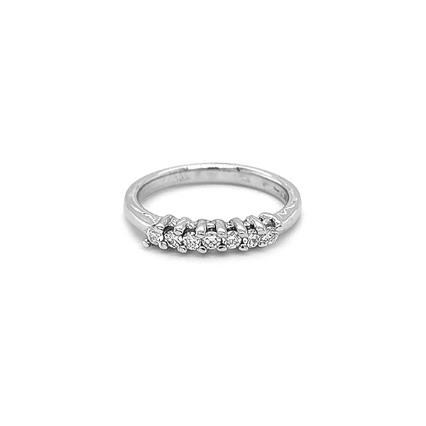 Goldring mit Diamanten