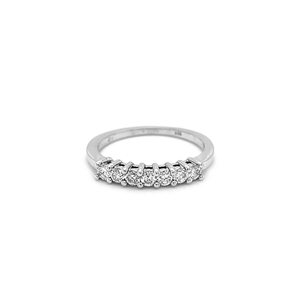 Goldring mit Diamanten