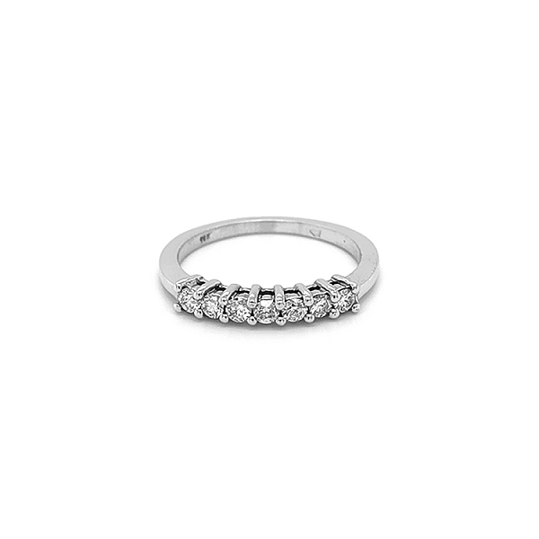 Goldring mit Diamanten