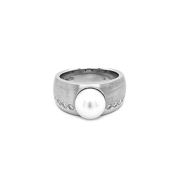 Goldring mit Naturperle und Diamanten
