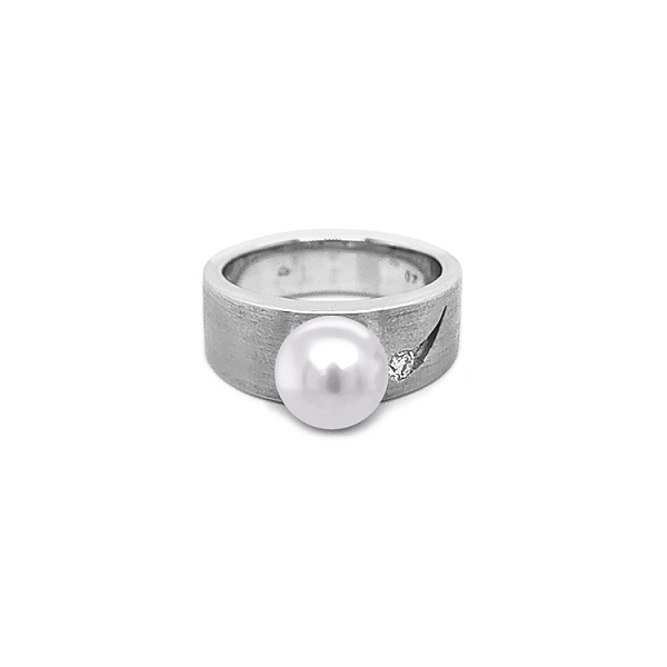 Goldring mit Naturperle und Diamanten