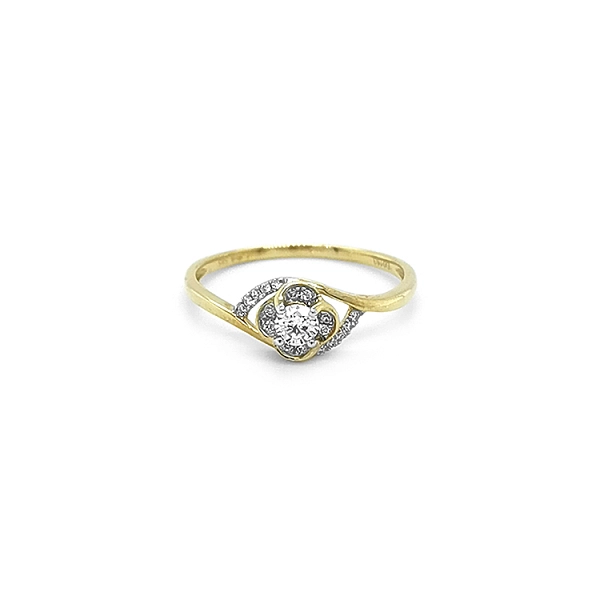 Verlobungsring aus Gold mit Diamanten