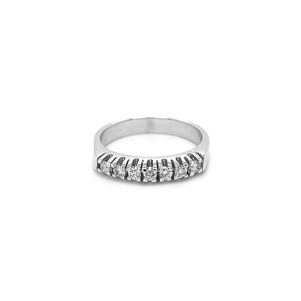 Goldring mit Diamanten