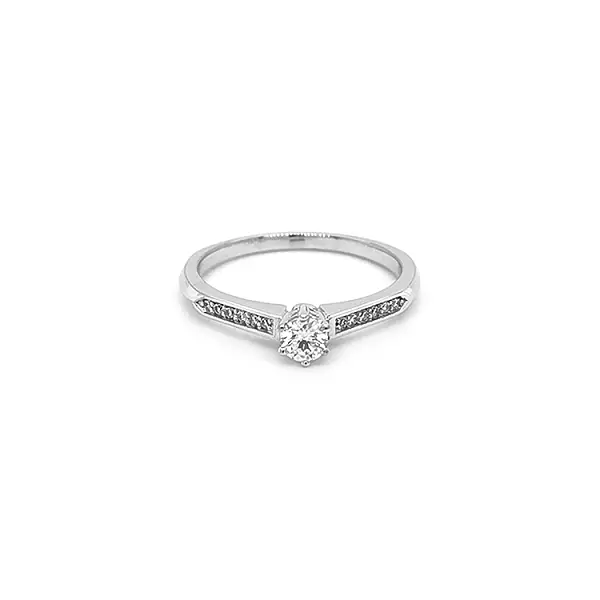 Verlobungsring aus Gold mit Diamanten