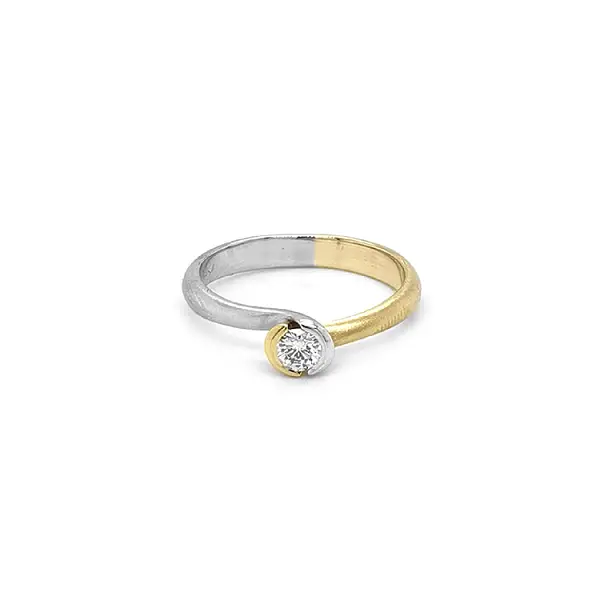 Gold Verlobungsring mit Diamant