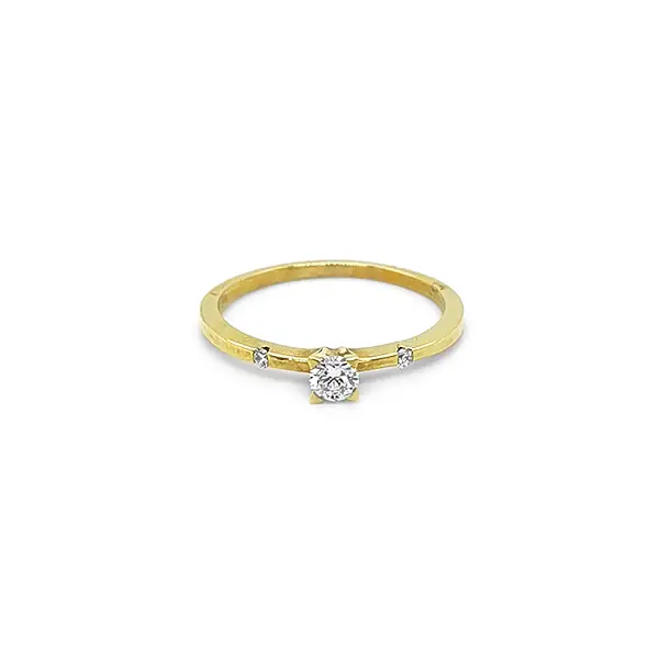 Verlobungsring aus Gold mit Diamanten
