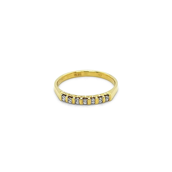 Goldring mit Diamanten