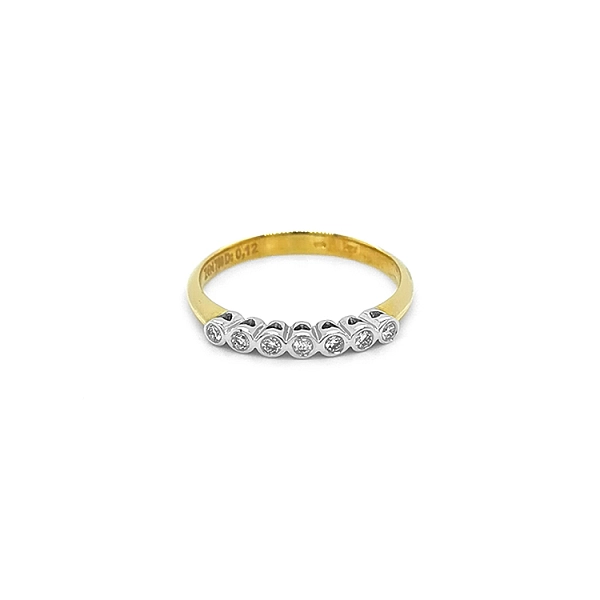 Goldring mit Diamanten