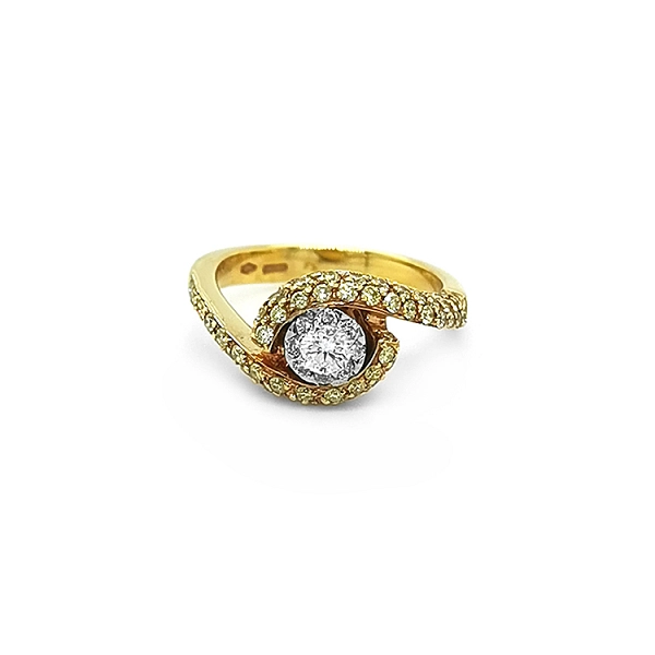 Goldring mit Diamanten