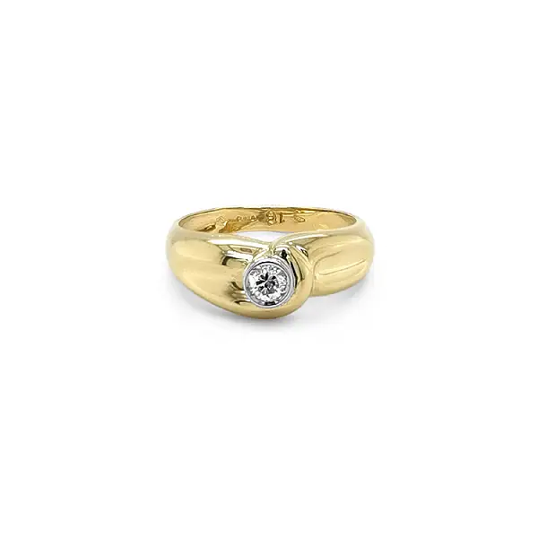 Goldring mit Diamant
