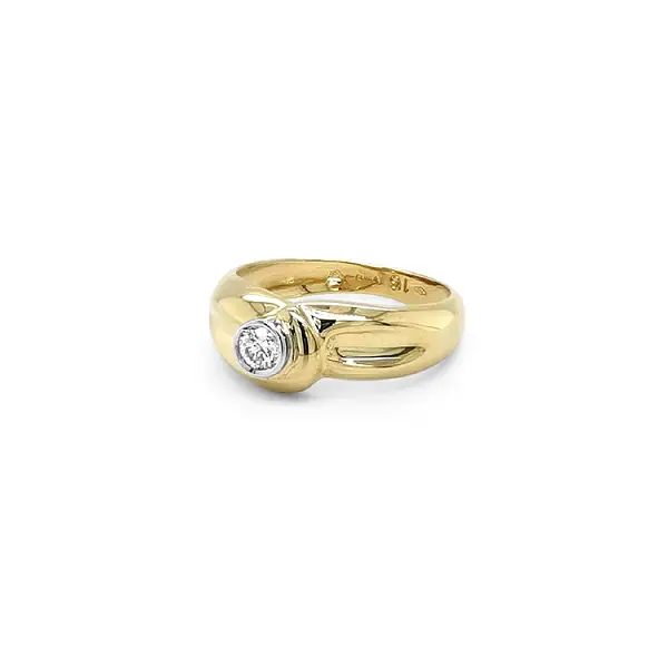 Goldring mit Diamant