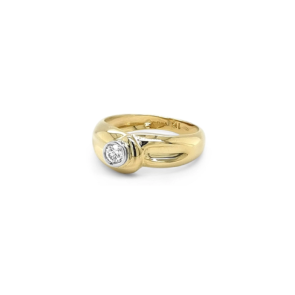 Goldring mit Diamant