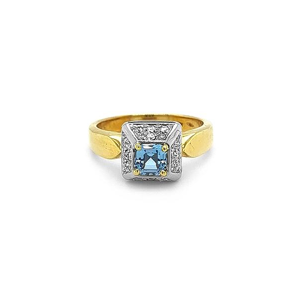 Goldring mit Aquamarin und Diamanten