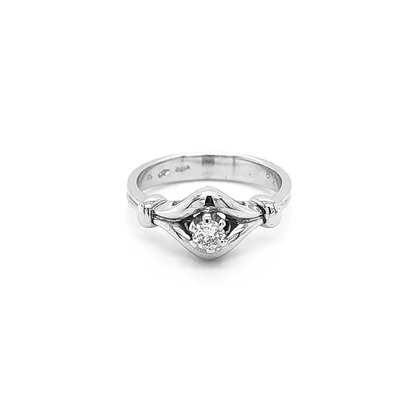 Goldring mit Diamant