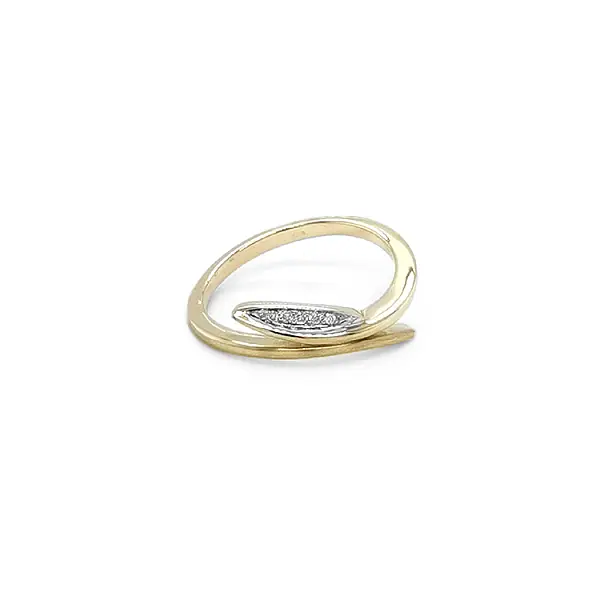 Goldring mit Diamanten