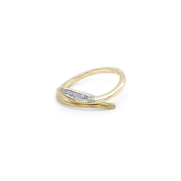 Goldring mit Diamanten
