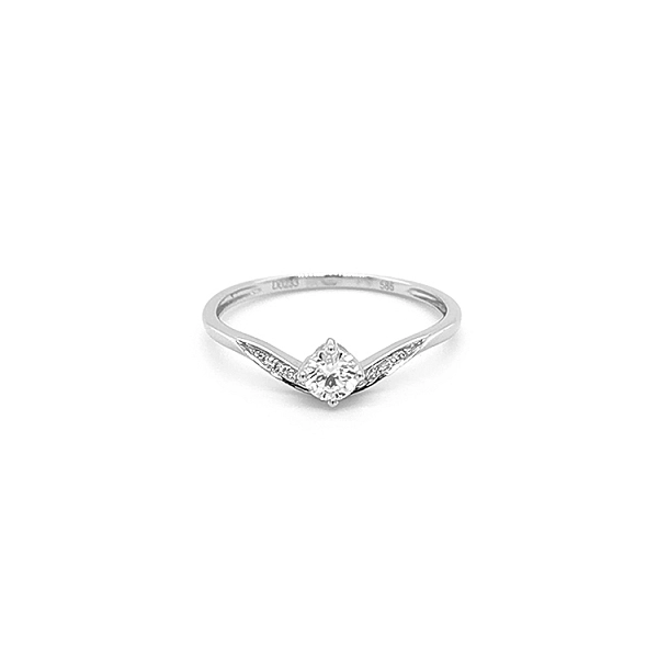 Verlobungsring aus Gold mit Diamanten