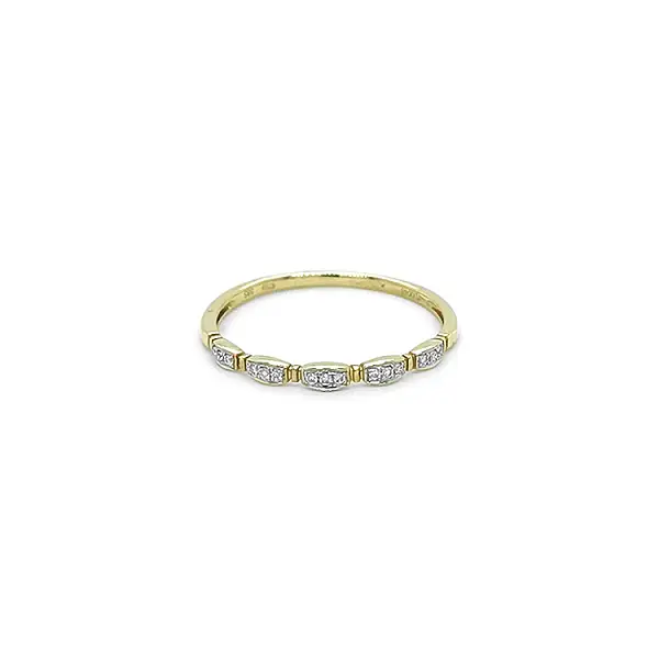 Goldring mit Diamanten