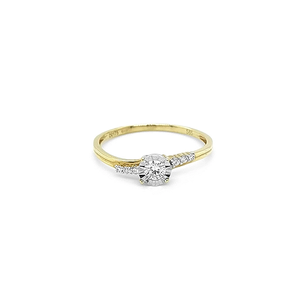 Verlobungsring aus Gold mit Diamanten