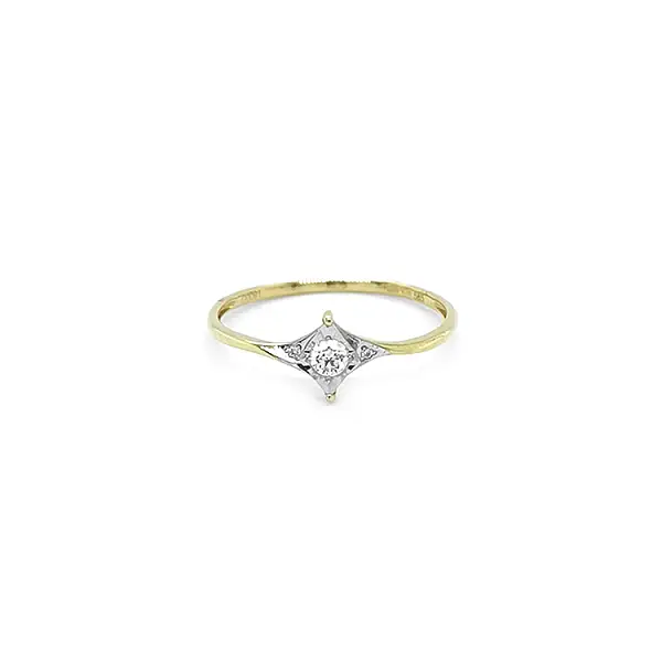 Verlobungsring aus Gold mit Diamanten