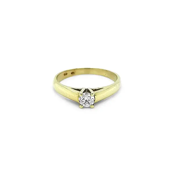 Gold Verlobungsring mit Diamant