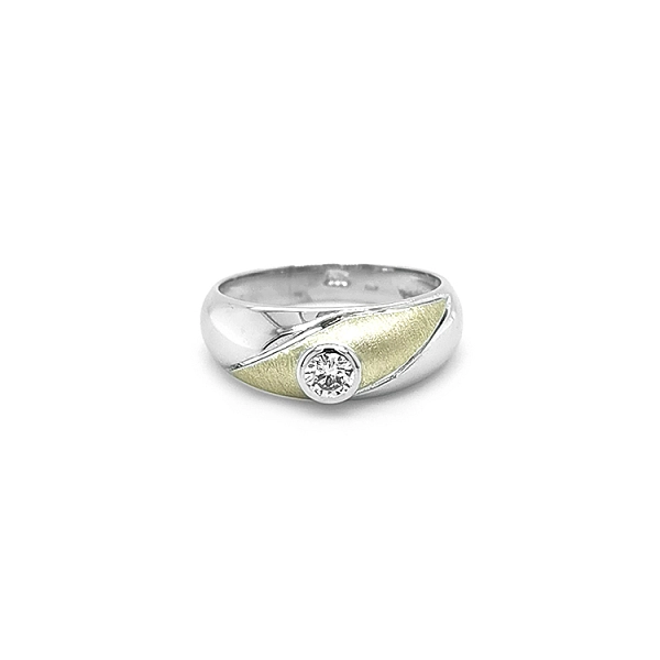 Goldring mit Diamant