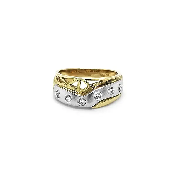 Goldring mit Diamanten