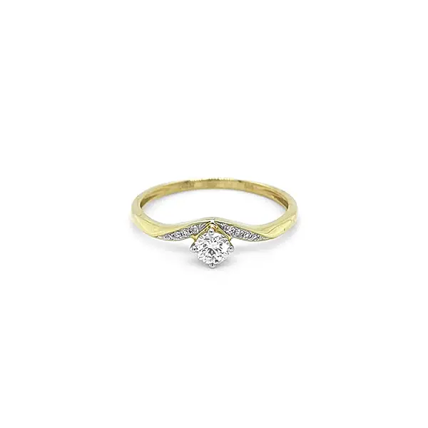 Verlobungsring aus Gold mit Diamanten