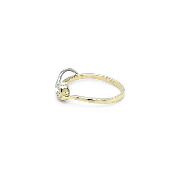 Goldring mit Diamant
