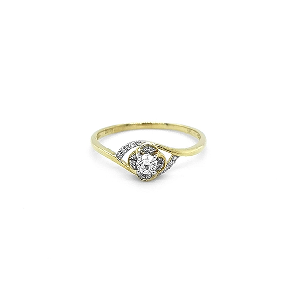 Verlobungsring aus Gold mit Diamanten