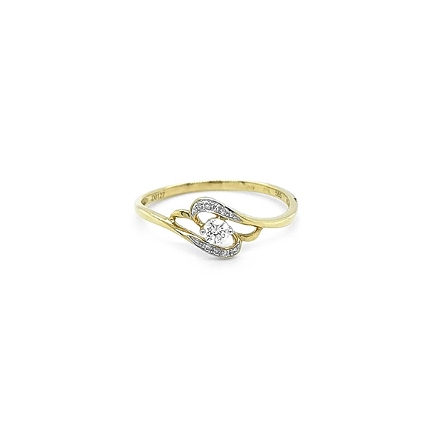 Goldring mit Diamanten
