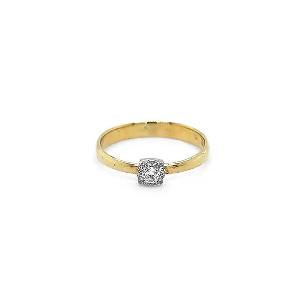 Verlobungsring aus Gold mit Diamanten