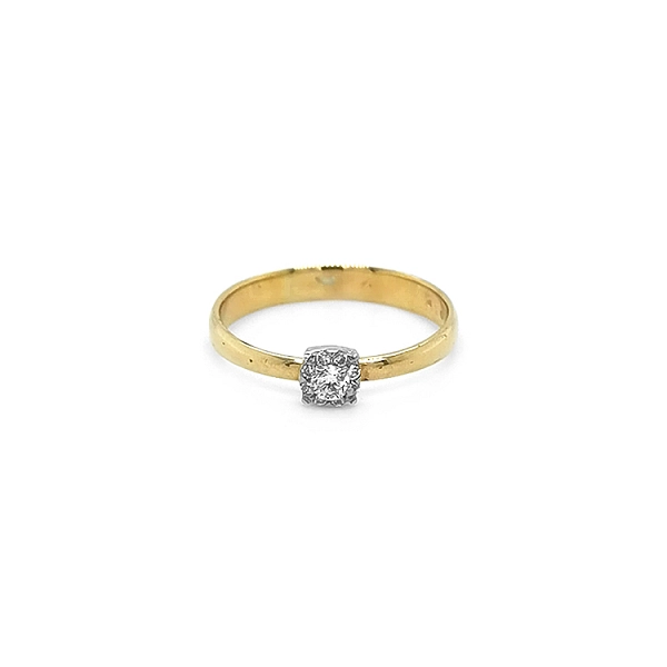 Verlobungsring aus Gold mit Diamanten
