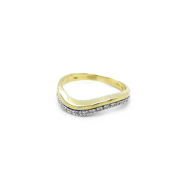 Goldring mit Diamanten