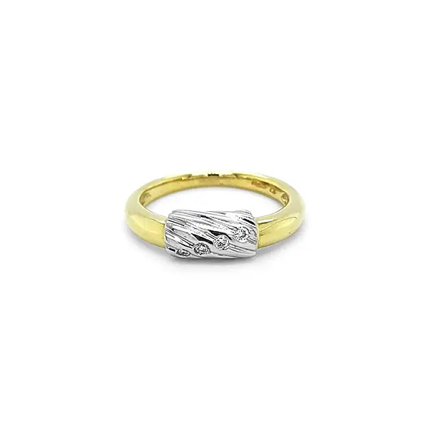 Goldring mit Diamanten