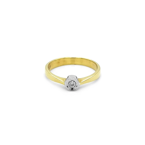 Verlobungsring aus Gold mit Diamanten