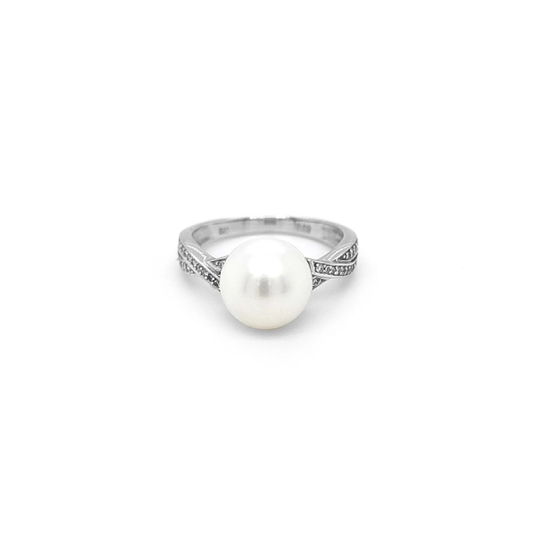 Goldring mit Perle und Diamanten