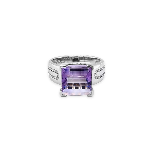 Goldring mit Amethyst und Diamanten