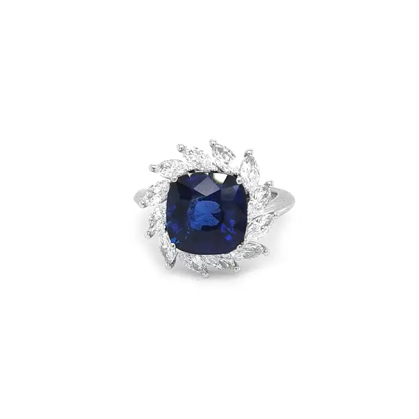 Goldring mit Saphir und Diamanten