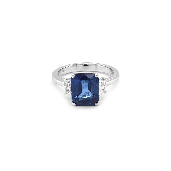 Goldring mit Saphir und Diamanten
