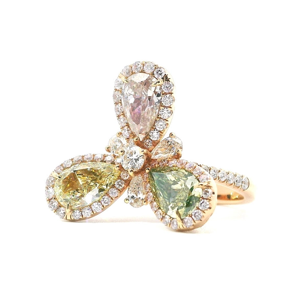 Goldring mit farbigen Diamanten