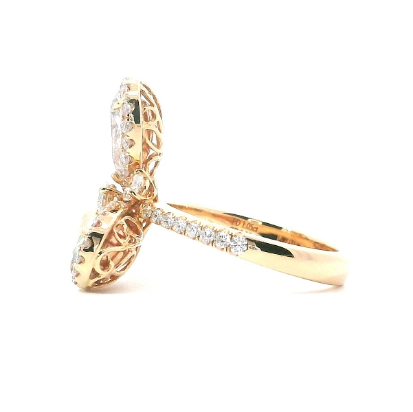 Goldring mit farbigen Diamanten