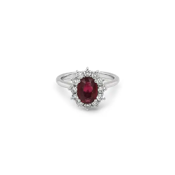 Goldring mit Rubin und Diamanten