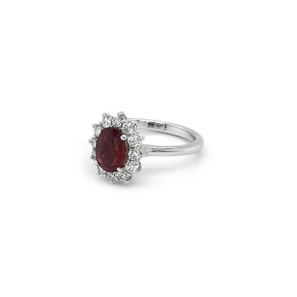Goldring mit Rubin und Diamanten