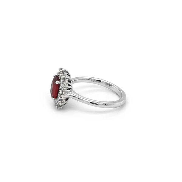 Goldring mit Rubin und Diamanten