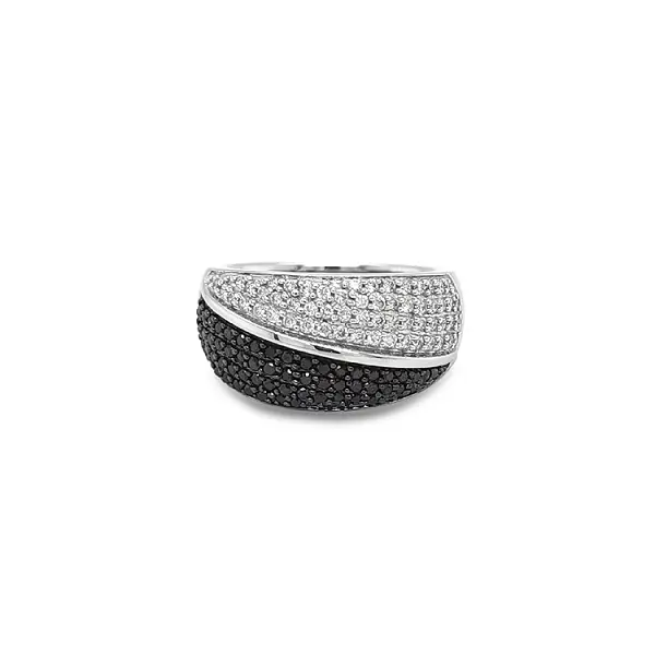 Goldring mit Diamanten