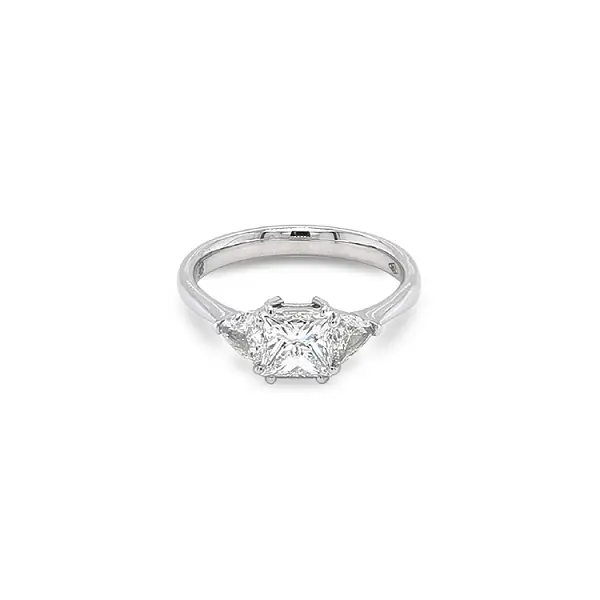 Verlobungsring aus Gold mit Diamanten