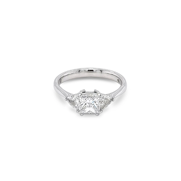 Verlobungsring aus Gold mit Diamanten