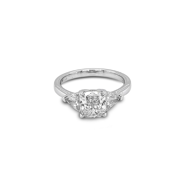 Verlobungsring aus Gold mit Diamanten